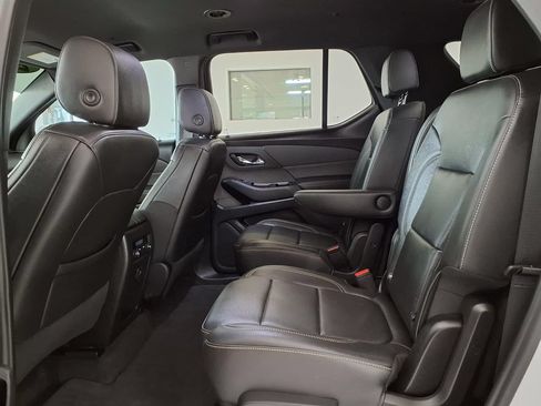 Used 2023 Chevrolet Traverse LT FWD image 14