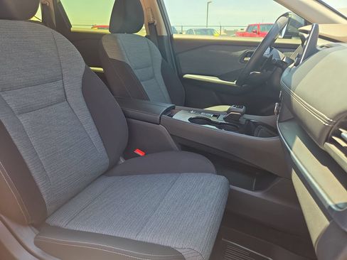 Used 2023 Nissan Rogue SV FWD image 10