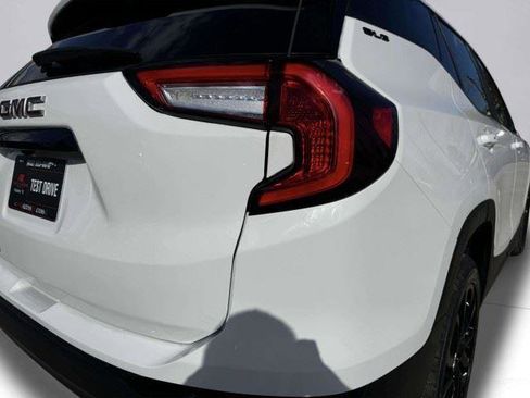 Used 2023 GMC Terrain SLE w/ Driver Convenience Package FWD image 18