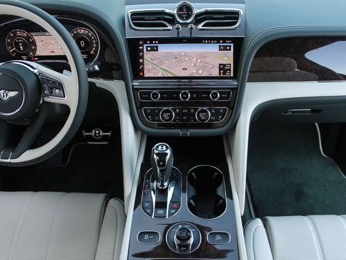 Certified 2024 Bentley Bentayga Extended Wheelbase AWD/4WD image 28