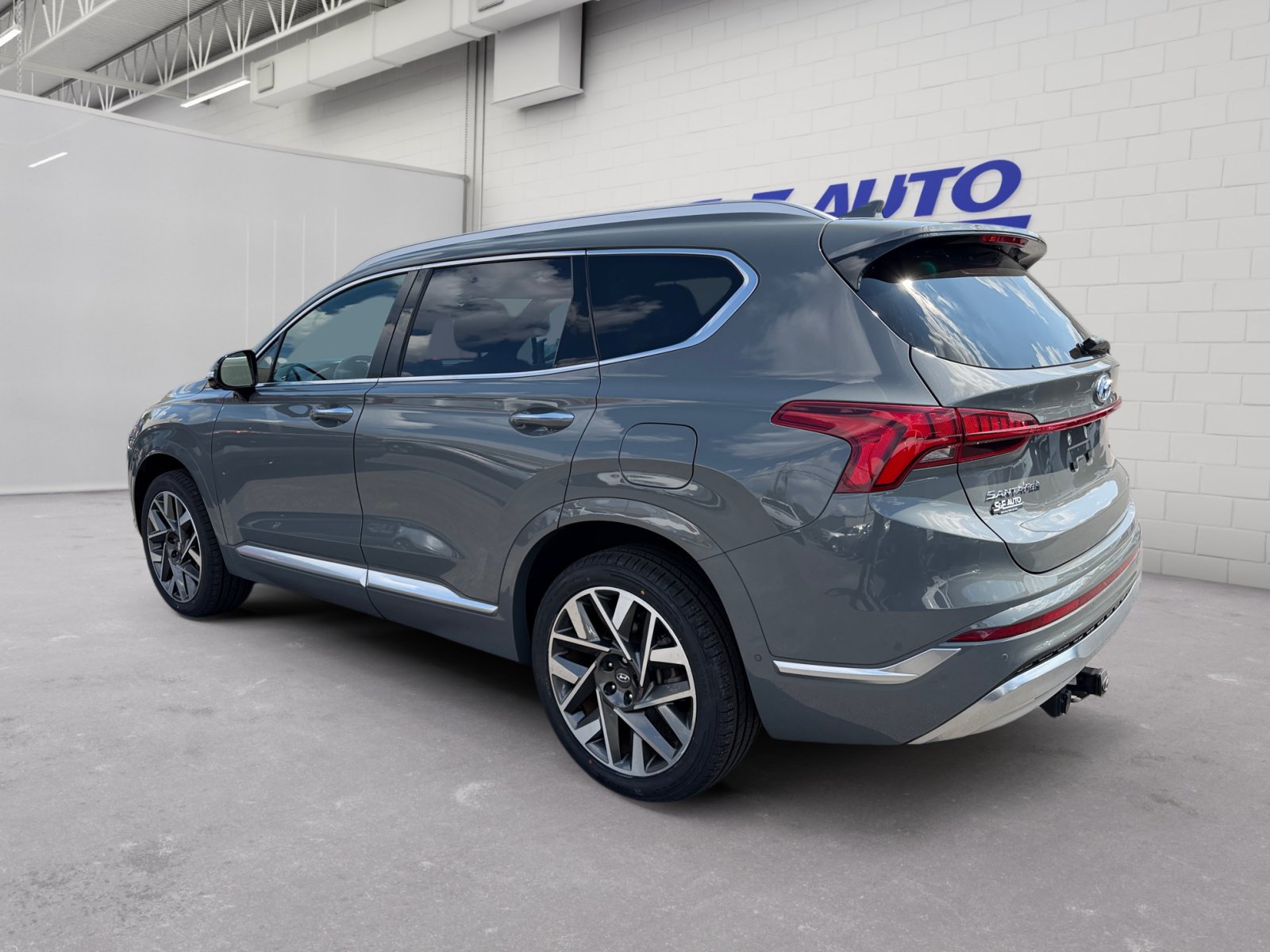 Used 2023 Hyundai Santa Fe Calligraphy AWD/4WD image 3