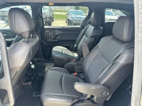 Used 2024 Toyota Sienna XSE w/ XSE Plus Package AWD/4WD image 5