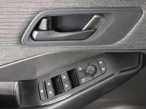 Used 2023 Nissan Rogue S image 22