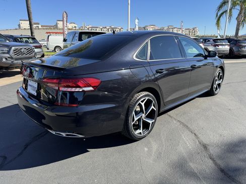 Used 2022 Volkswagen Passat 2.0T R-Line image 10