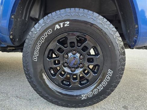 Used 2017 Toyota Tacoma SR5 w/ Tow Package RWD image 13