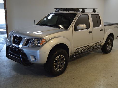 Used 2018 Nissan Frontier PRO-4X AWD/4WD image 7