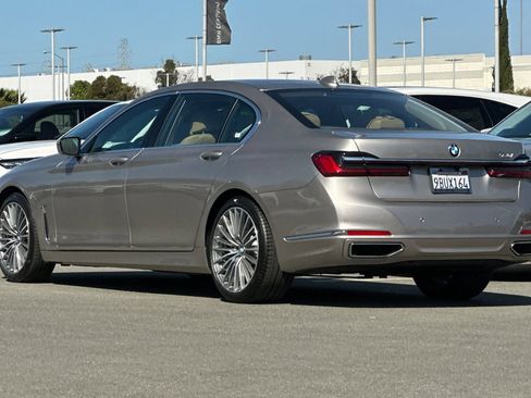 Used 2022 BMW 740i w/ Premium Package RWD image 6