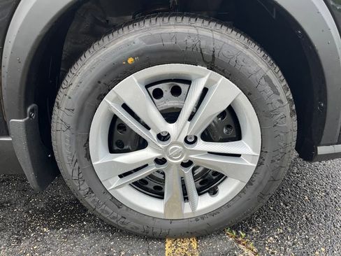 New 2025 Nissan Kicks Play S image 11