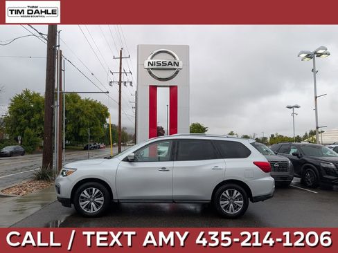 Used 2019 Nissan Pathfinder SV FWD image 1
