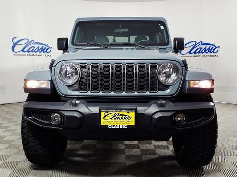 Used 2025 Jeep Gladiator Sport AWD/4WD image 3