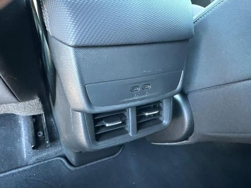Used 2025 Chevrolet Equinox LT w/ Safety and Technology Package FWD image 17