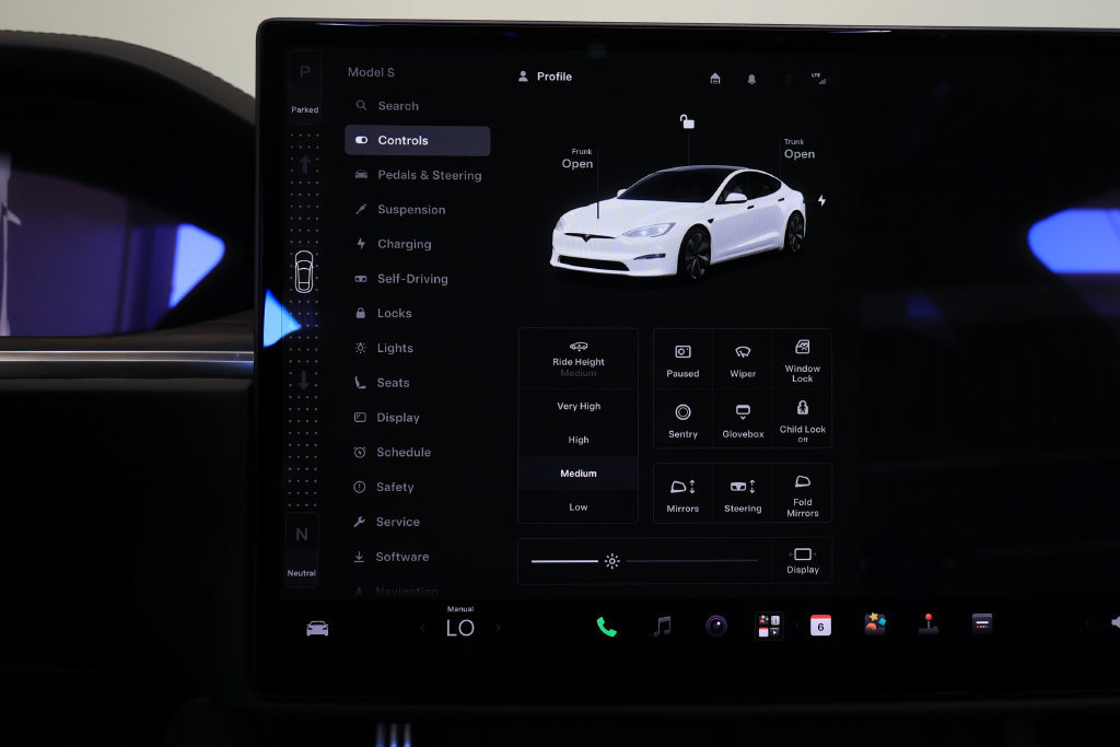 Used 2022 Tesla Model S AWD/4WD image 33
