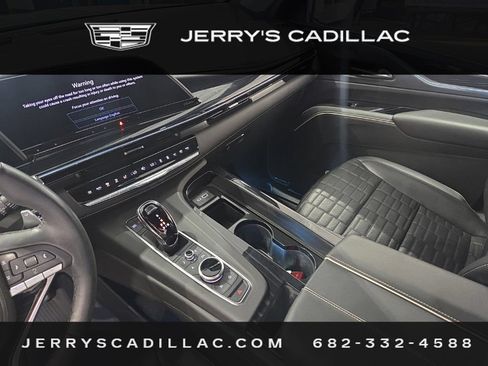 Used 2024 Cadillac Escalade ESV V AWD/4WD image 13