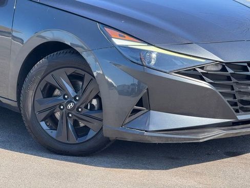 Used 2021 Hyundai Elantra SEL image 2