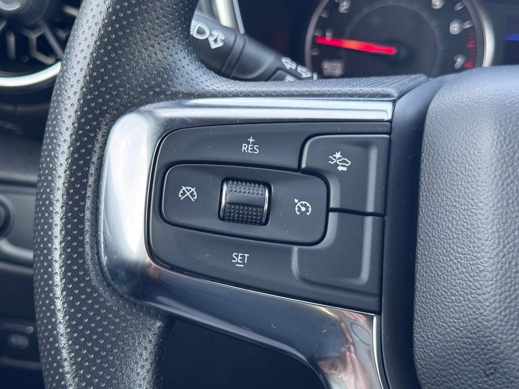 Used 2025 Chevrolet Blazer LT AWD/4WD image 9