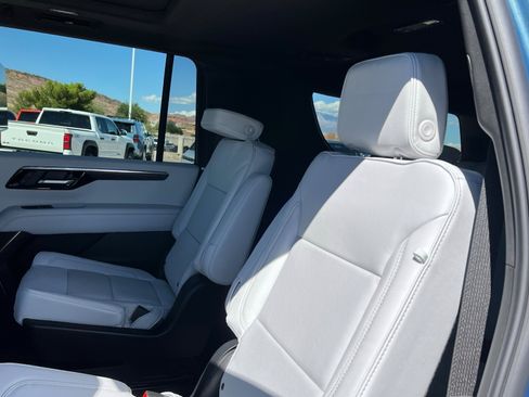 New 2026 Chevrolet Suburban Premier image 21