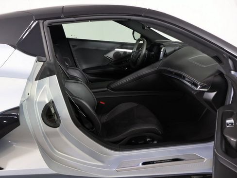 Used 2021 Chevrolet Corvette Stingray Premium Conv w/ Z51 Performance Package RWD image 33