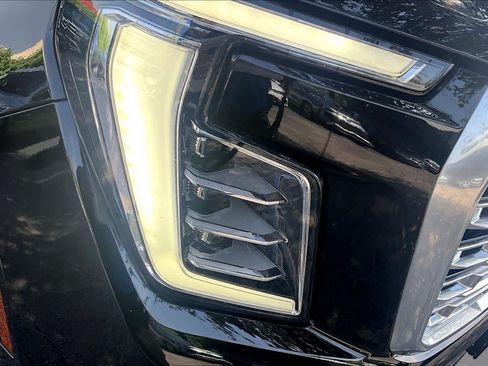 Used 2025 GMC Yukon Denali w/ Sun & Power Step Package AWD/4WD image 28