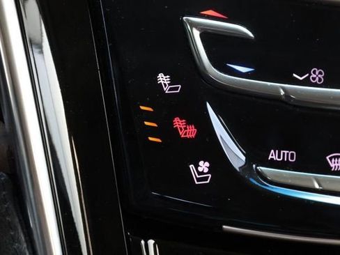 Used 2015 Cadillac Escalade Luxury image 21