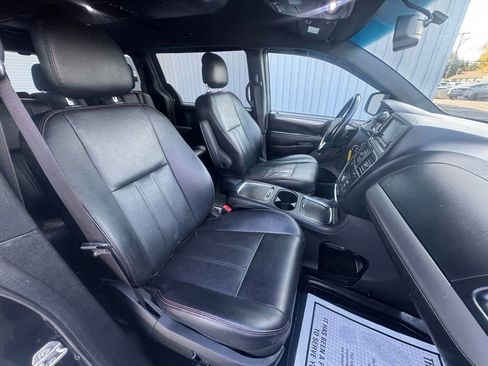 Used 2017 Dodge Grand Caravan GT FWD image 21