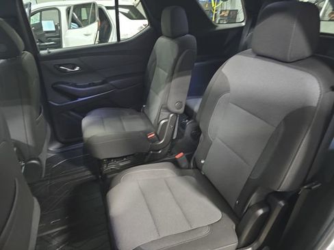 Used 2023 Chevrolet Traverse LT w/ Rear Camera Mirror Package image 15