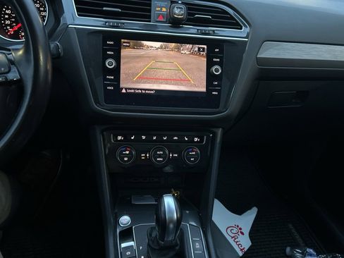 Used 2018 Volkswagen Tiguan SE w/ Panoramic Sunroof Package image 15