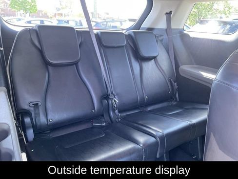 Used 2025 Kia Carnival FWD image 27