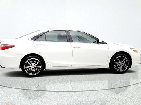 Used 2016 Toyota Camry SE FWD image 4