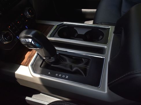 Used 2019 Ford F150 Lariat w/ Equipment Group 502A Luxury AWD/4WD image 31