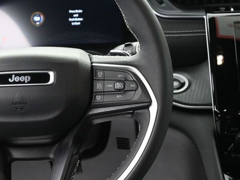 Used 2023 Jeep Grand Cherokee L Laredo image 29