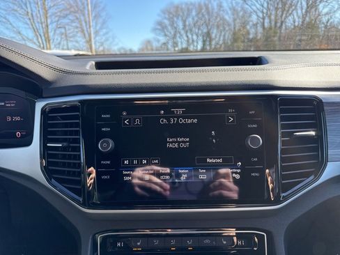 Used 2023 Volkswagen Atlas Cross Sport SE w/ Panoramic Sunroof Package image 29