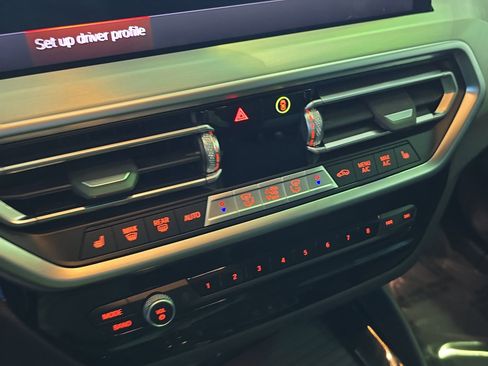 Used 2025 BMW X4 xDrive30i image 25