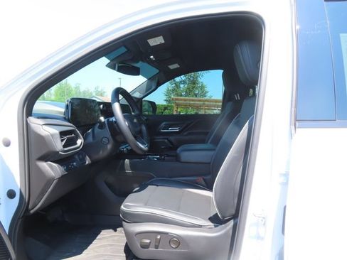 Certified 2025 Chevrolet Silverado EV LT AWD/4WD image 14