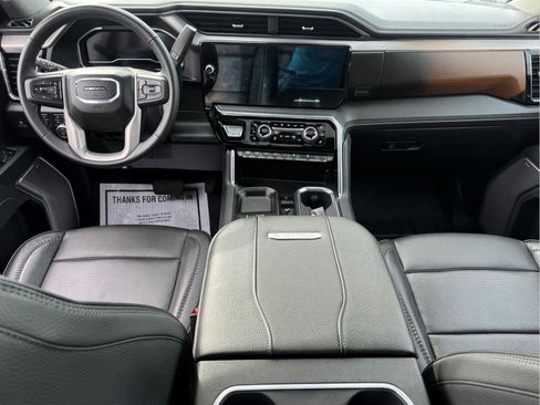 Used 2025 GMC Sierra 2500 Denali AWD/4WD image 16