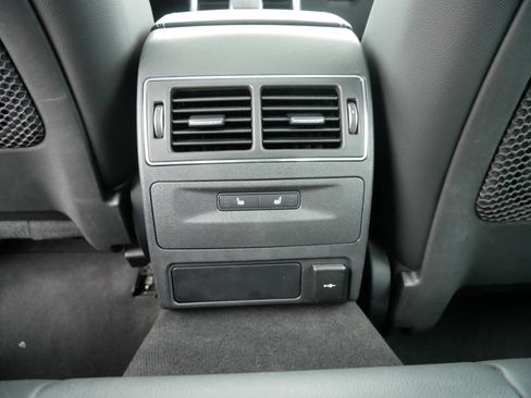 Used 2022 Jaguar XF R-Dynamic SE image 19