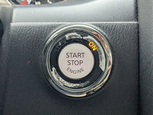 Used 2021 Nissan Armada SL w/ Captain's Chairs Package image 29