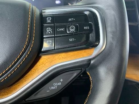 Used 2022 Jeep Grand Wagoneer Series III w/ Rear Seat Video Group 1 AWD/4WD image 36