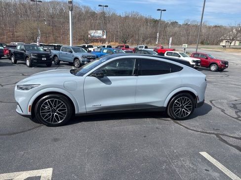 Used 2025 Ford Mustang Mach-E Premium image 4