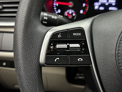 Used 2019 Kia Sorento LX image 21