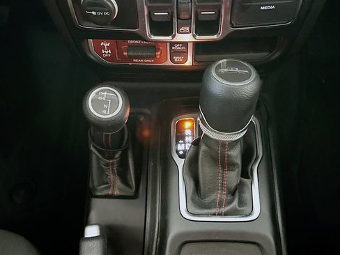 Used 2021 Jeep Gladiator Rubicon w/ LED Lighting Group AWD/4WD image 16
