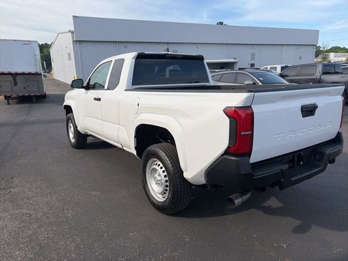 Used 2024 Toyota Tacoma SR image 4