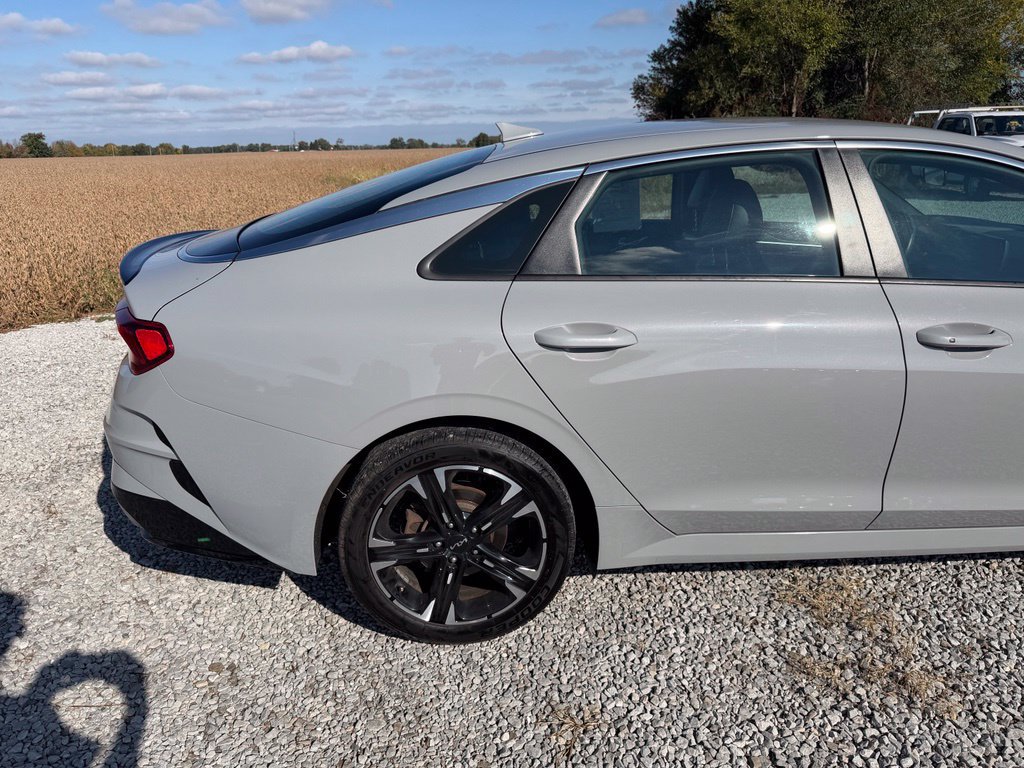 Used 2022 Kia K5 GT-Line FWD image 16