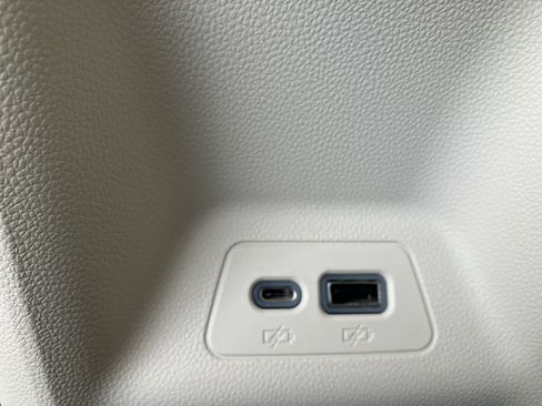 Used 2023 Buick Envision Avenir FWD image 30