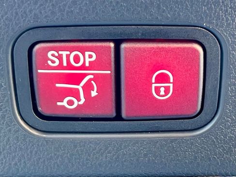 Certified 2026 Mercedes-Benz GLC 300 4MATIC image 41