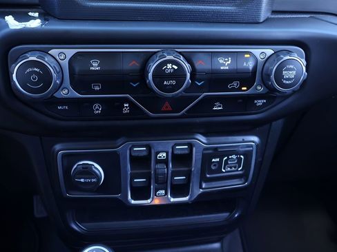 Used 2021 Jeep Wrangler Unlimited Sahara AWD/4WD image 24