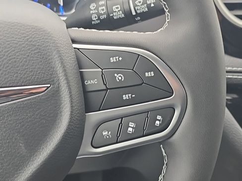 New 2026 Chrysler Pacifica Select image 28