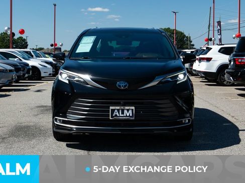 Used 2023 Toyota Sienna Platinum image 4