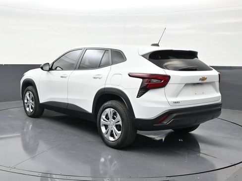 Used 2024 Chevrolet Trax LS FWD image 3