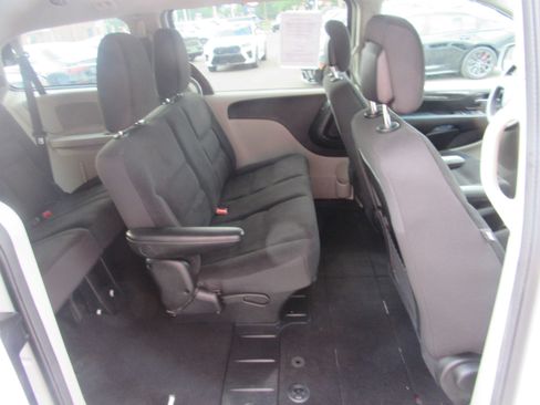 Used 2019 Dodge Grand Caravan SE FWD image 10