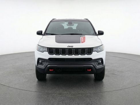 Used 2025 Jeep Compass Trailhawk AWD/4WD image 2